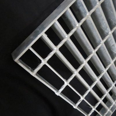 Το αντιολισθητικό κομμένο οδοντωτά σκαλοπάτι σχαρών χάλυβα προχωρεί αντιδιαβρωτικό
