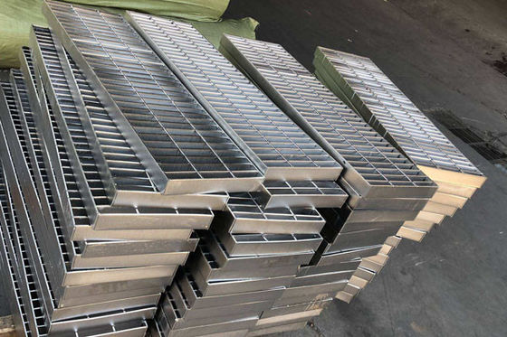 Γαλβανισμένες σχάρες αγωγών μετάλλων πιάτων κάλυψης κιγκλιδωμάτων χάλυβα τάφρων καυτής εμβύθισης